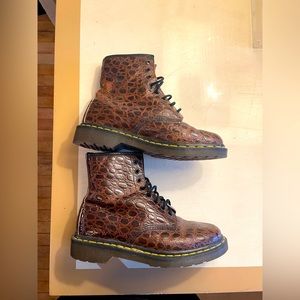 RARE Dr Martens Brown Croc boots W8